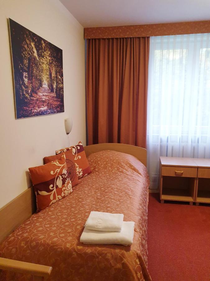 Palac Pod Kampinosem - Blisko Warszawy Leszno  Exterior photo